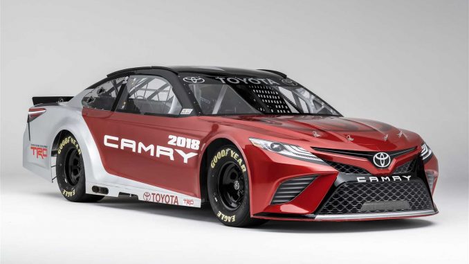 levitt-2017-camry_00090.jpg-B