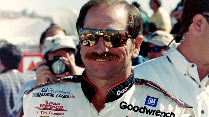 800px-DaleEarnhardtSunglassesDriversSuit